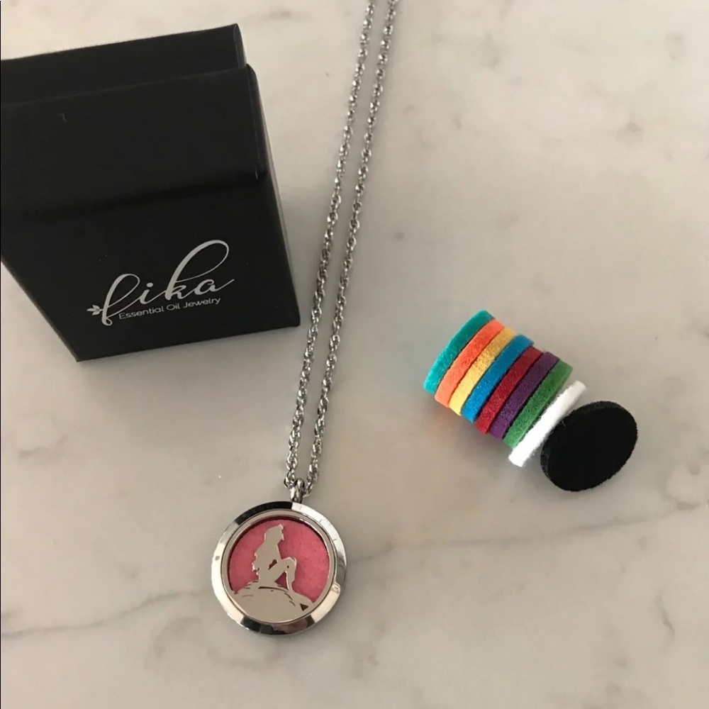 little Mermaid Ariel Essential Oil necklace - Picture 1 of 3